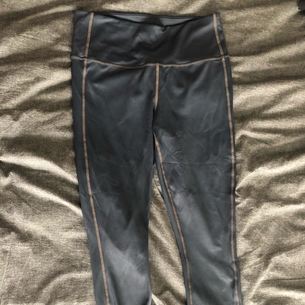 Athleta Silvery Grey GORGEOUS Hi-rise leggings!